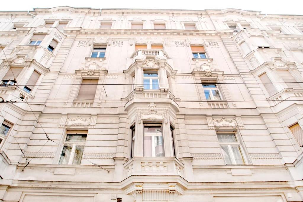 Apartamento Bourgeois Boheme Apt. 88 M² Center Budapeste