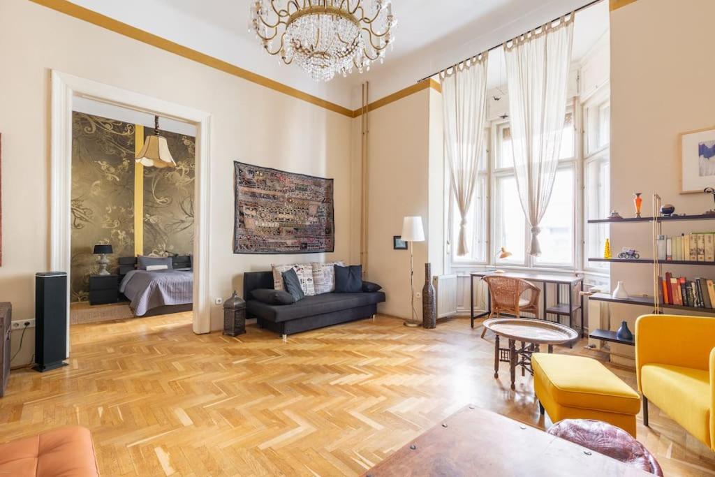 Appartement Bourgeois Boheme Apt. 88 M² Center