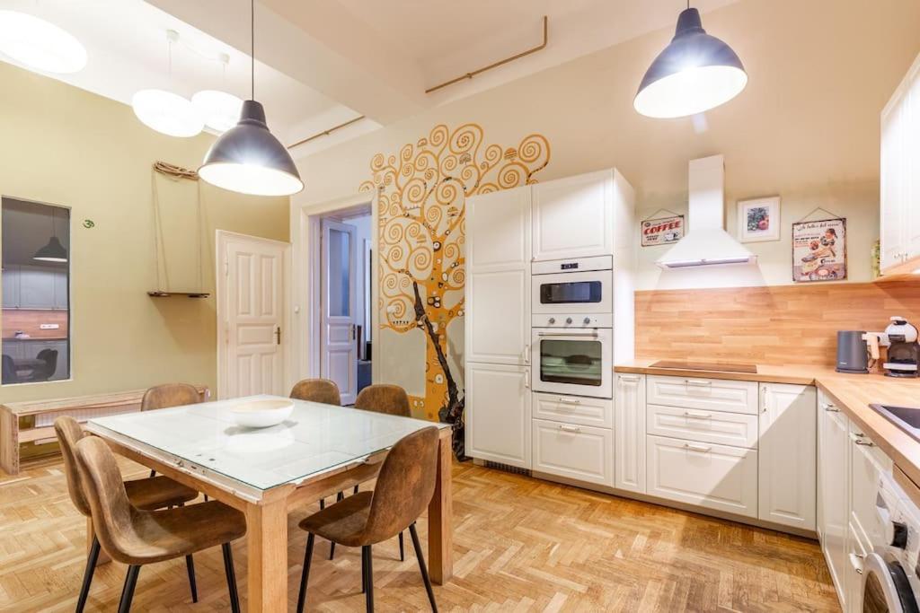 Appartement Bourgeois Boheme Apt. 88 M² Center